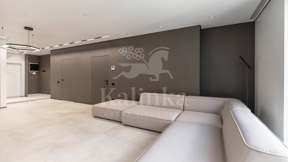 Продается 2-комнатная квартира, площадью 74.00 кв.м. Москва, улица Большая Садовая