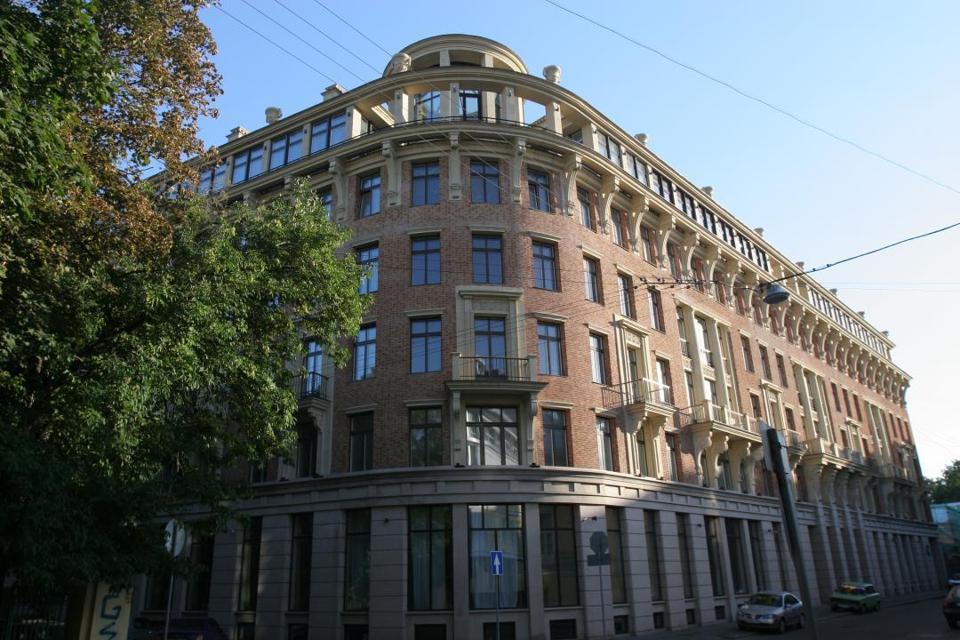 Продается 4-комнатная квартира, площадью 245.00 кв.м. Москва, переулок Большой Лёвшинский, дом 11