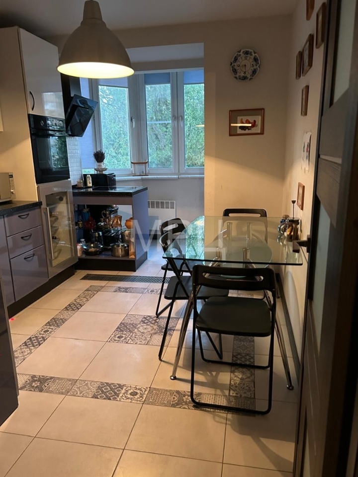 Продается 3-комнатная квартира, площадью 65.00 кв.м. Москва, Загородное шоссе, дом 9к1