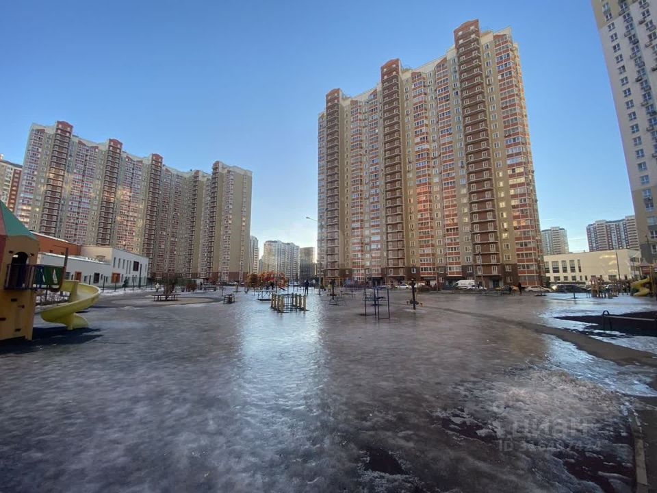 Продается 1-комнатная квартира, площадью 31.80 кв.м. Московская область, Красногорск городской округ, поселок городского типа Путилково, улица Сходненская, дом 11