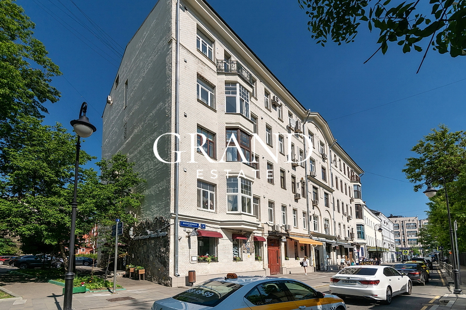 Продается 5-комнатная квартира, площадью 120.00 кв.м. Москва, улица Бронная Большая