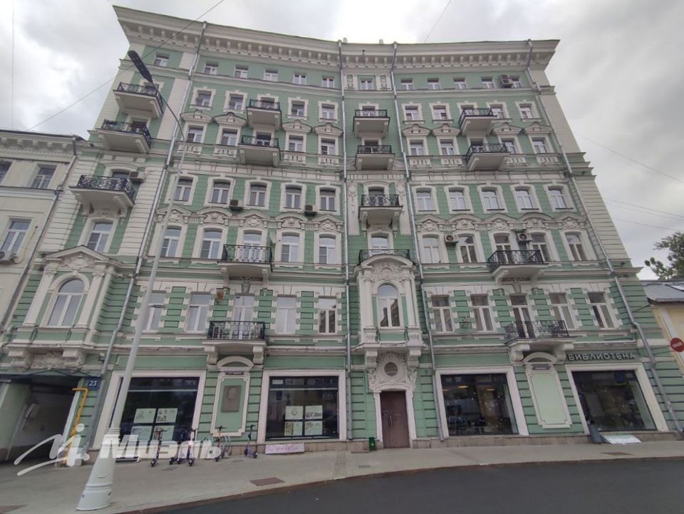 Продается 4-комнатная квартира, площадью 129.30 кв.м. Москва, Чистопрудный бульвар, дом 23стр1