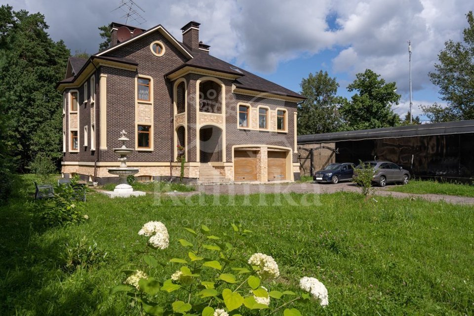 Продается дом, площадью 550.00 кв.м. Московская область, Одинцовский район, деревня Лапино