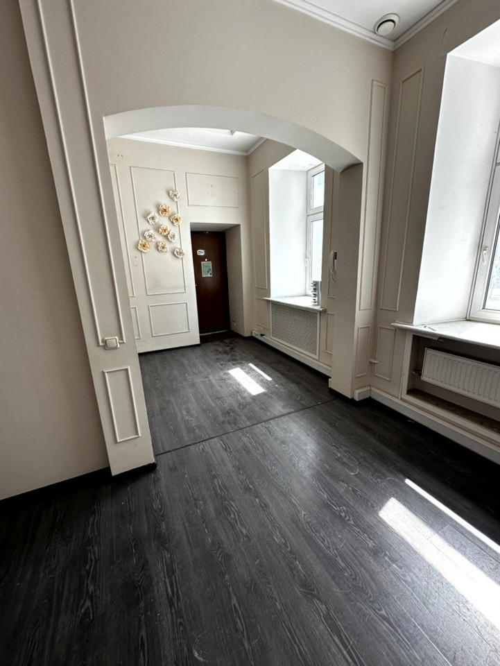 Продается 3-комнатная квартира, площадью 87.60 кв.м. Москва, улица Молчановка Большая, дом 15