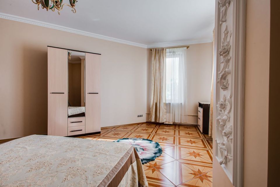 Продается 3-комнатная квартира, площадью 236.00 кв.м. Москва, Можайское шоссе, дом 2