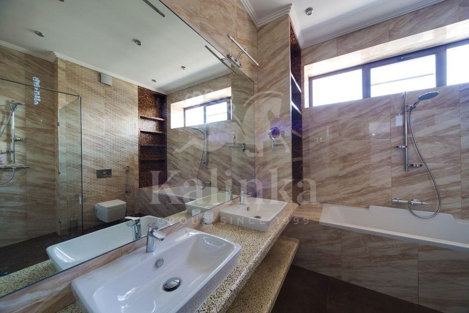 Продается дом, площадью 220.00 кв.м. Московская область, Истра городской округ, деревня Красный Посёлок, жилой комплекс Покровский, улица Новая, дом 254