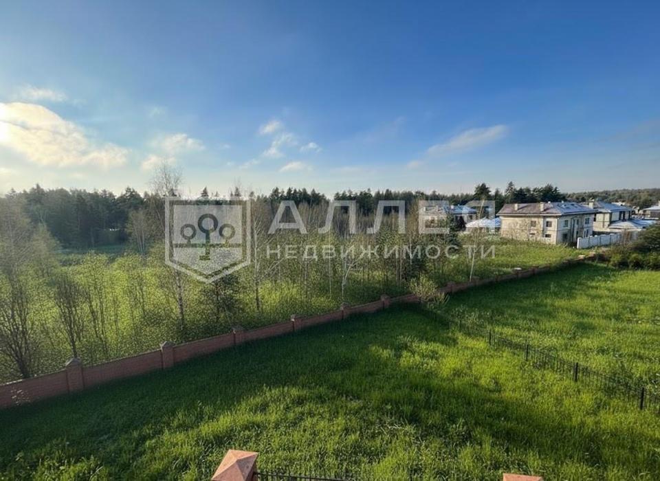 Продается дом, площадью 700.00 кв.м. Московская область, Красногорск городской округ, деревня Бузланово