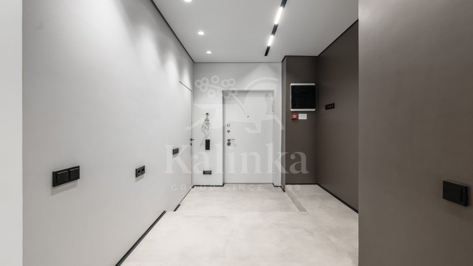 Продается 2-комнатная квартира, площадью 74.00 кв.м. Москва, улица Большая Садовая