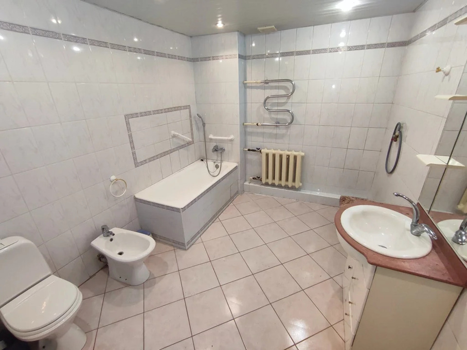 Продается дом, площадью 174.00 кв.м. Московская область, Наро-Фоминский городской округ, город Апрелевка, улица Республиканская, дом 28