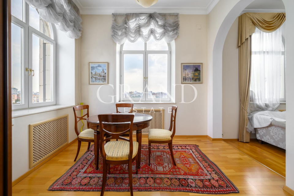 Продается 3-комнатная квартира, площадью 77.70 кв.м. Москва, улица Дорогомиловская Большая, дом 4