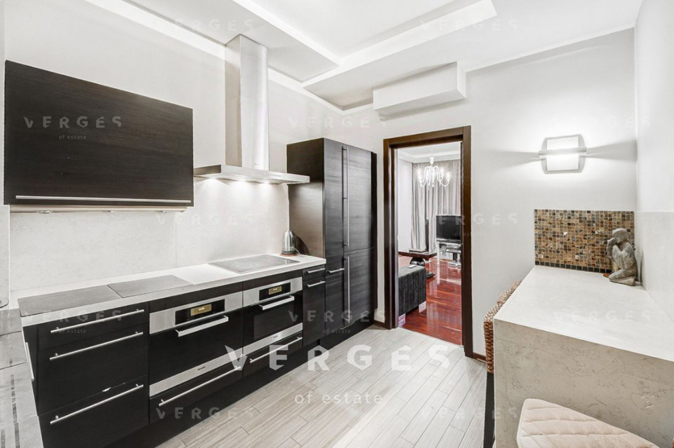 Продается 3-комнатная квартира, площадью 169.00 кв.м. Москва, переулок Зачатьевский 1-й