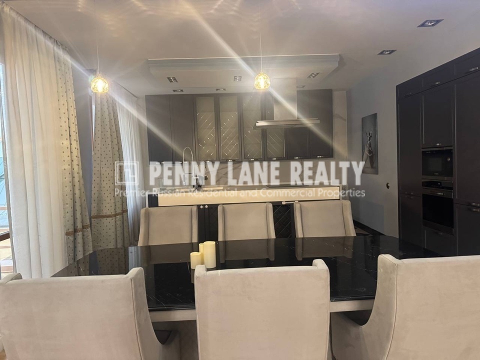 Продается 3-комнатная квартира, площадью 135.00 кв.м. Москва, Страстной бульвар