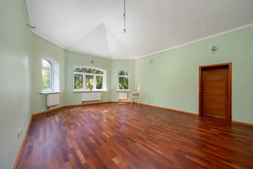 Продается дом, площадью 240.00 кв.м. Московская область, Наро-Фоминский городской округ, город Апрелевка, проезд 3-й Центральный, дом 1