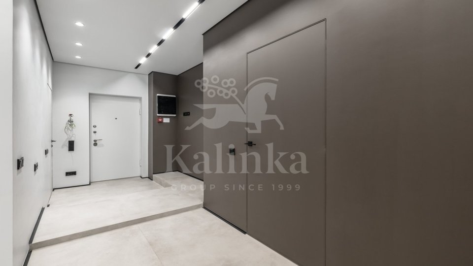 Продается 2-комнатная квартира, площадью 74.00 кв.м. Москва, улица Большая Садовая