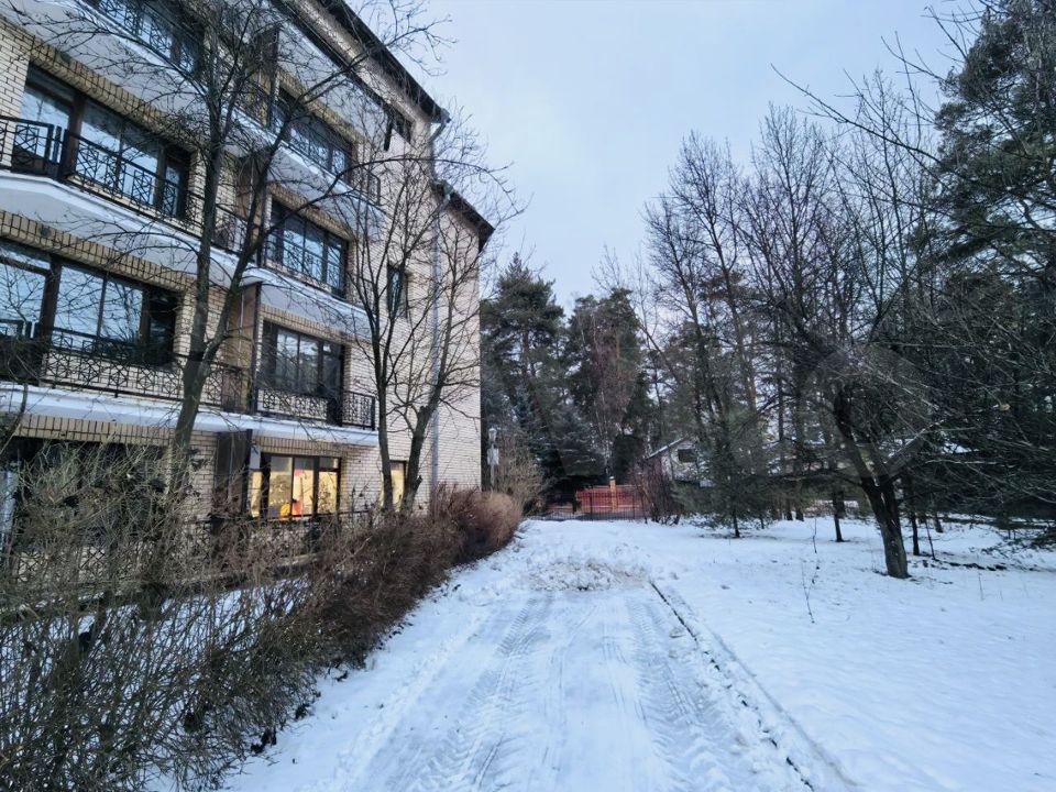 Продается 3-комнатная квартира, площадью 130.00 кв.м. Московская область, Одинцовский район, поселок городского типа Заречье, улица Сосновая, дом 1Ак1