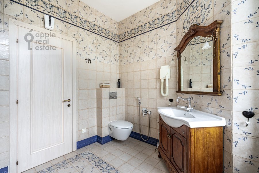 Продается 3-комнатная квартира, площадью 88.00 кв.м. Москва, переулок Нижний Кисловский, дом 3