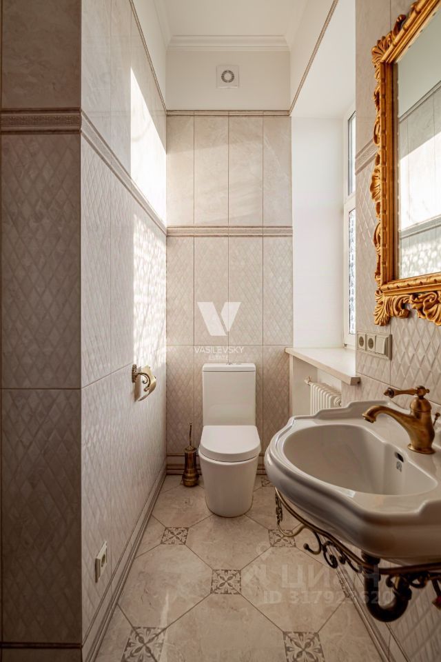 Продается 4-комнатная квартира, площадью 200.00 кв.м. Москва, улица Бауманская, дом 26