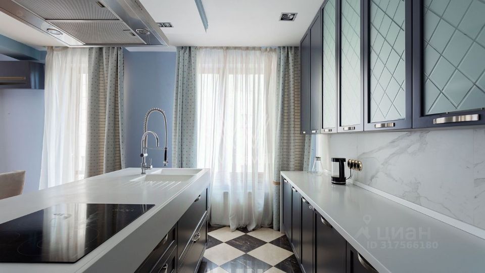 Продается 3-комнатная квартира, площадью 135.00 кв.м. Москва, Страстной бульвар, дом 10к1