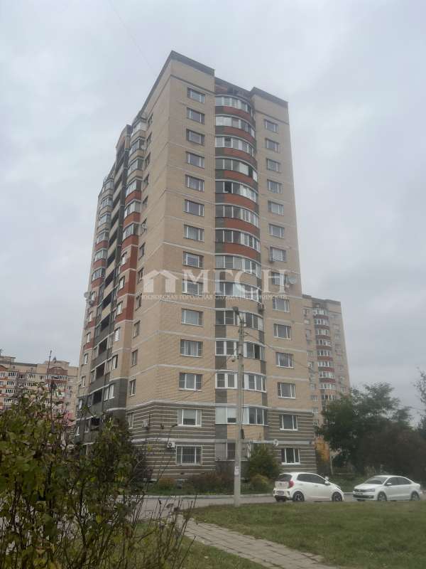 Продается 2-комнатная квартира, площадью 61.40 кв.м. Московская область, Лосино-Петровский городской округ, поселок Свердловский, улица Михаила Марченко, дом 4