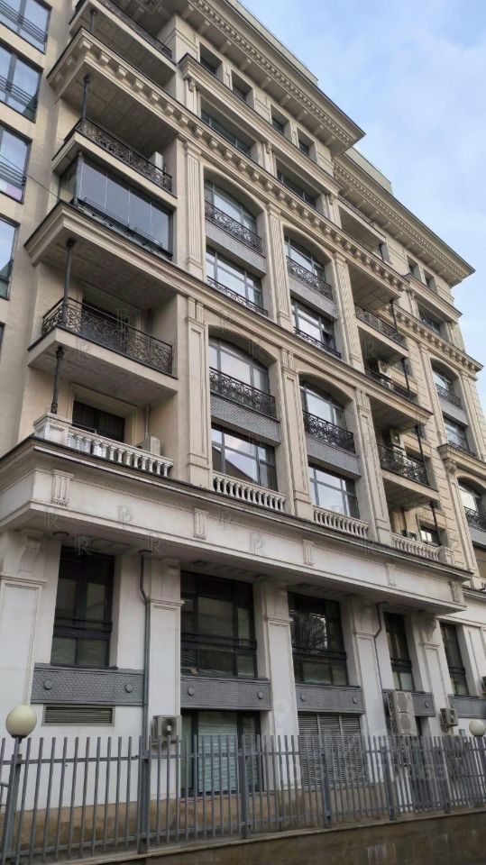 Продается 3-комнатная квартира, площадью 143.00 кв.м. Москва, переулок Казарменный, дом 3