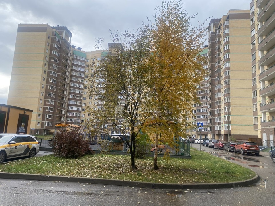 Продается 1-комнатная квартира, площадью 38.40 кв.м. Московская область, Пушкинский район, дачный поселок Зеленоградский, улица Зеленый Город, дом 4