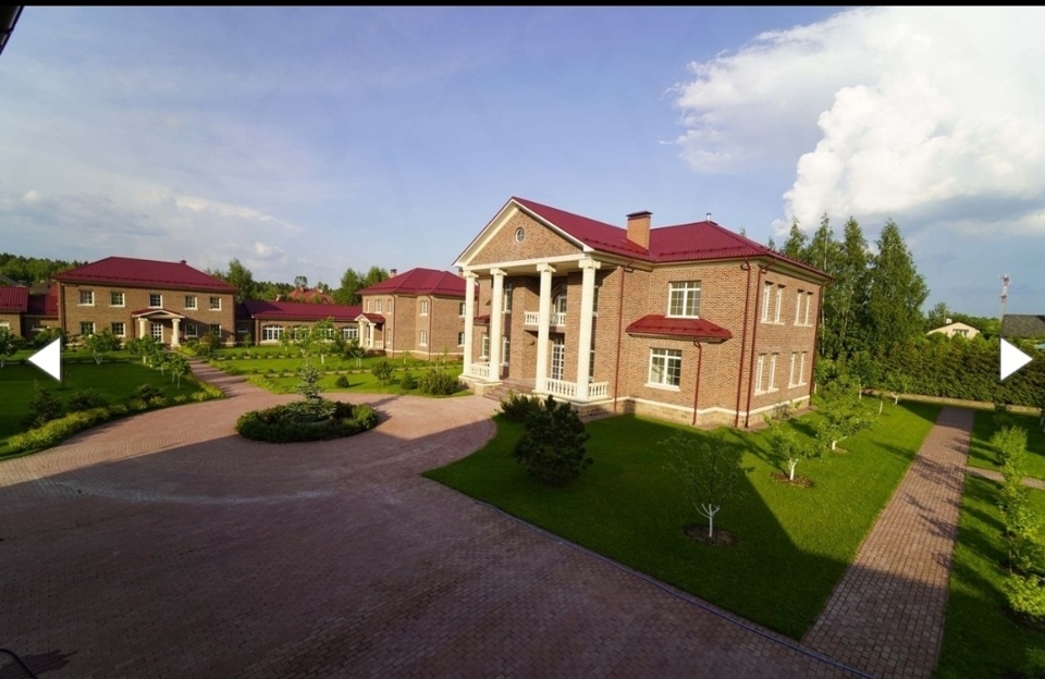 Продается дом, площадью 1000.00 кв.м. Московская область, Одинцовский район, деревня Ларюшино