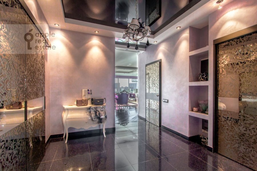 Продается 2-комнатная квартира, площадью 118.00 кв.м. Москва, улица Нежинская, дом 1к2