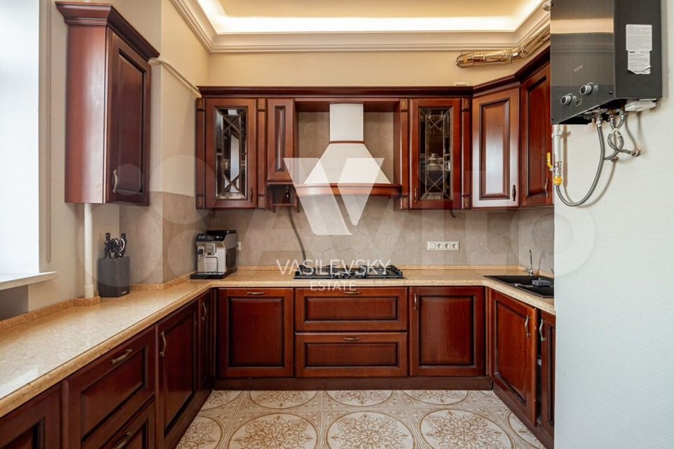 Продается 4-комнатная квартира, площадью 200.00 кв.м. Москва, улица Бауманская, дом 26