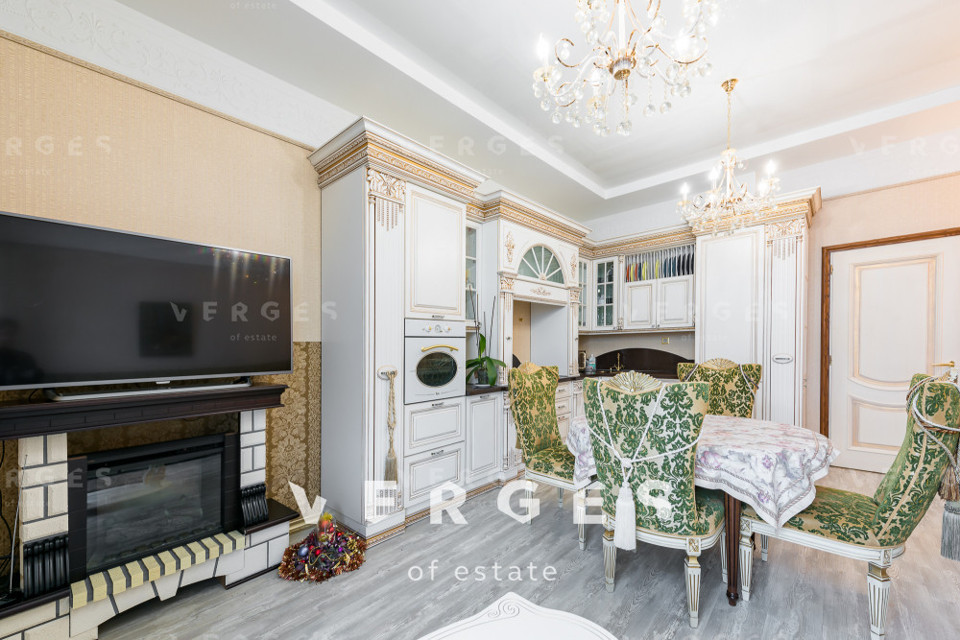 Продается 3-комнатная квартира, площадью 98.00 кв.м. Москва, улица Мосфильмовская, дом 8