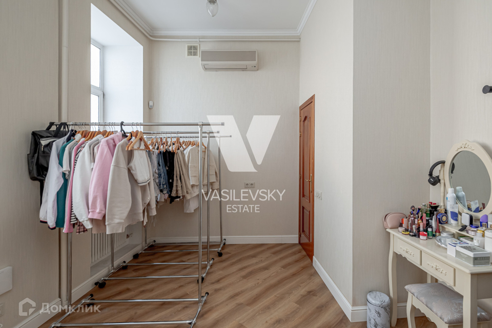 Продается 4-комнатная квартира, площадью 200.00 кв.м. Москва, улица Бауманская, дом 26