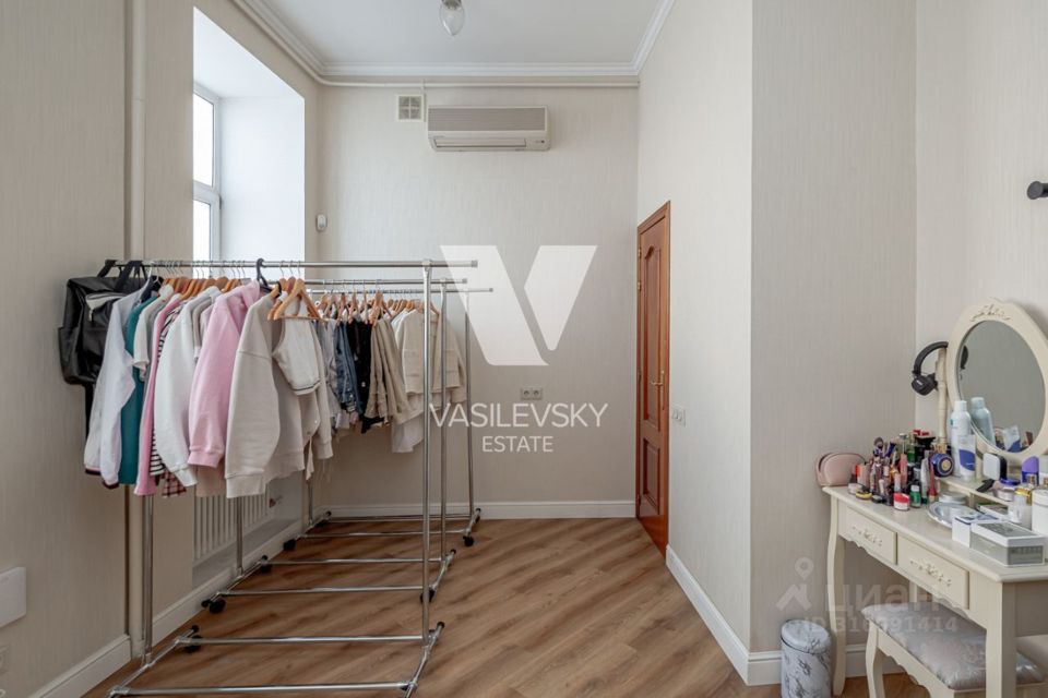 Продается 4-комнатная квартира, площадью 200.00 кв.м. Москва, улица Бауманская, дом 26