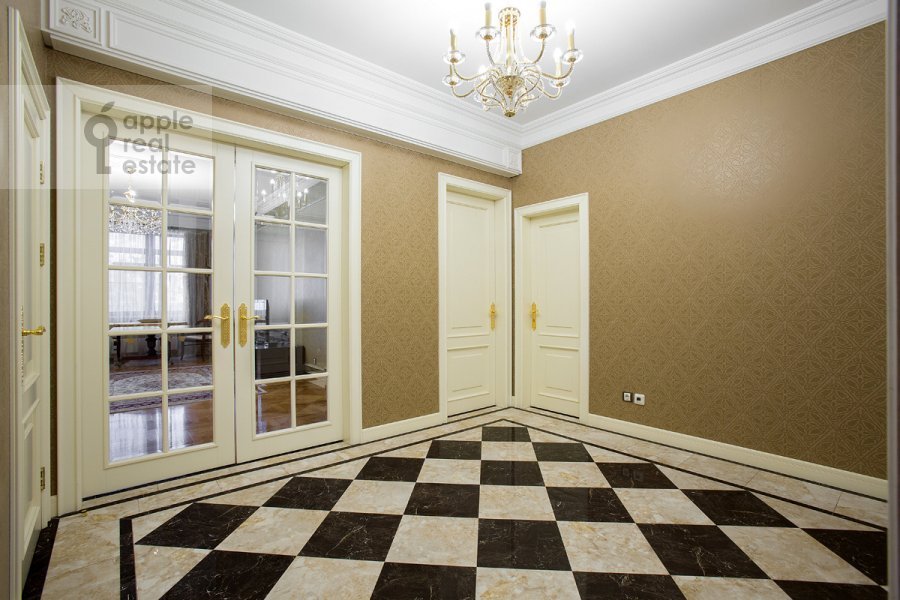 Продается 3-комнатная квартира, площадью 136.00 кв.м. Москва, переулок Климентовский, дом 2