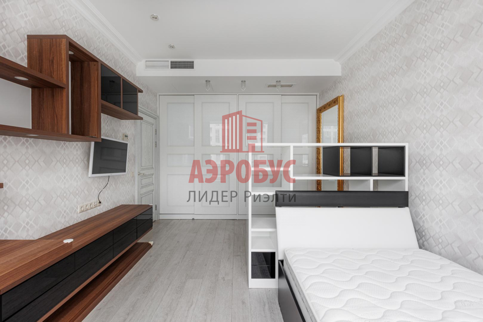 Продается 5-комнатная квартира, площадью 150.00 кв.м. Москва, проезд Кочновский, дом 4к2