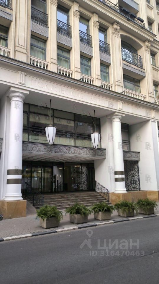 Продается 3-комнатная квартира, площадью 143.00 кв.м. Москва, переулок Казарменный, дом 3