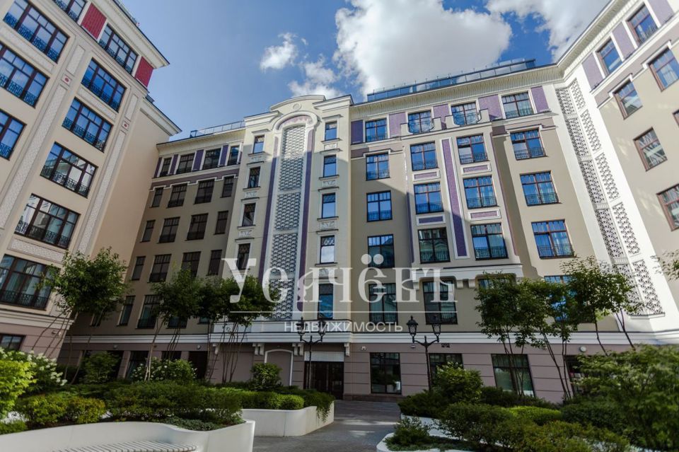 Продается 5-комнатная квартира, площадью 204.40 кв.м. Москва, улица Поварская, дом 8/1к1