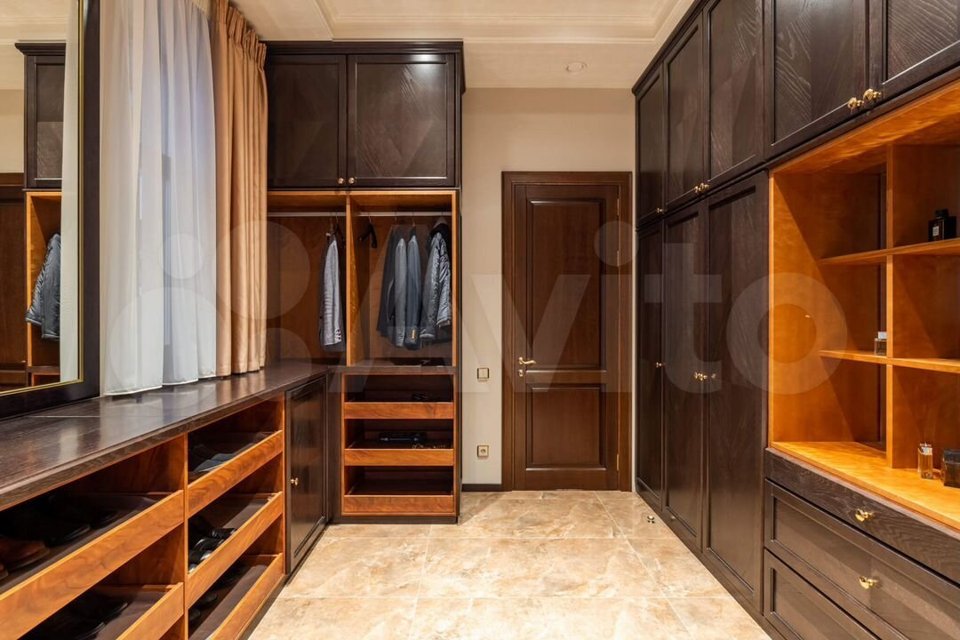 Продается 4-комнатная квартира, площадью 187.00 кв.м. Москва, переулок Козихинский Большой