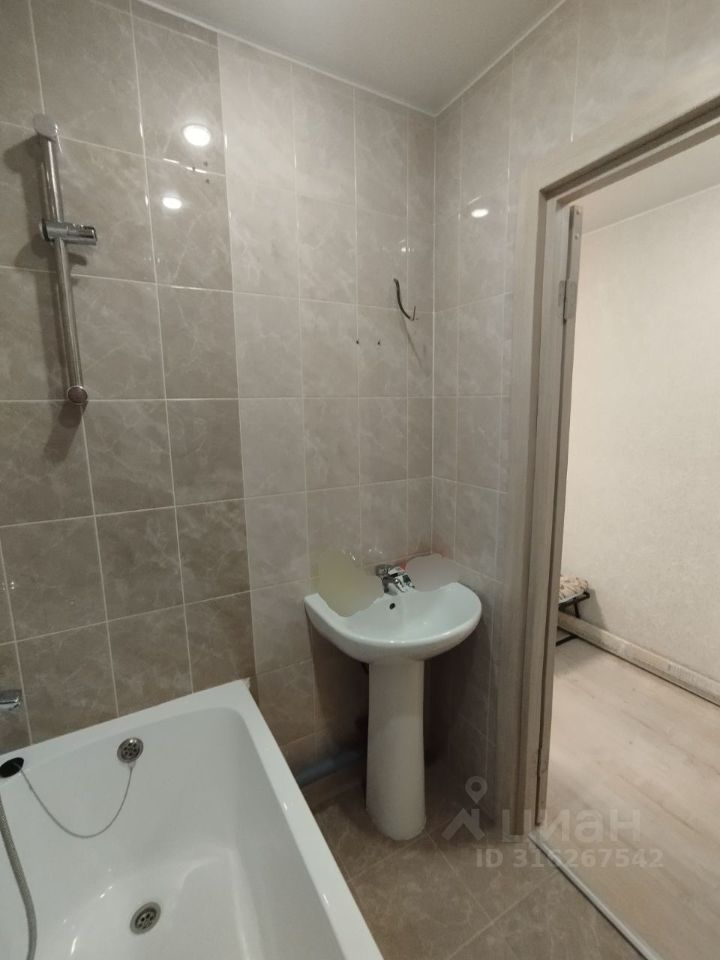 Продается 1-комнатная квартира, площадью 12.60 кв.м. Москва, Аминьевское шоссе, дом 5