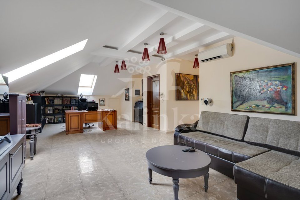 Продается дом, площадью 550.00 кв.м. Московская область, Одинцовский район, деревня Лапино