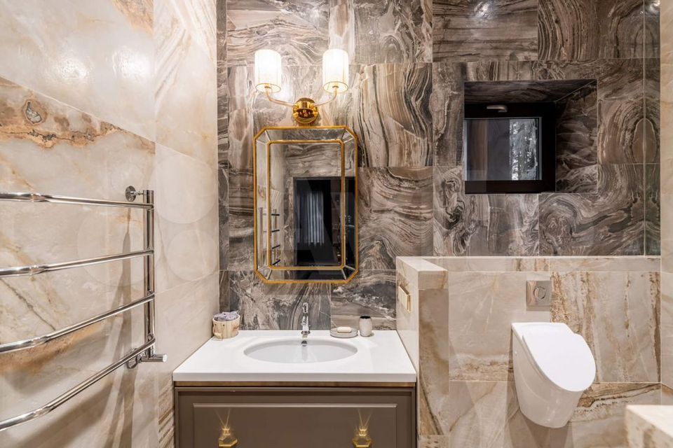 Продается 4-комнатная квартира, площадью 187.00 кв.м. Москва, переулок Козихинский Большой