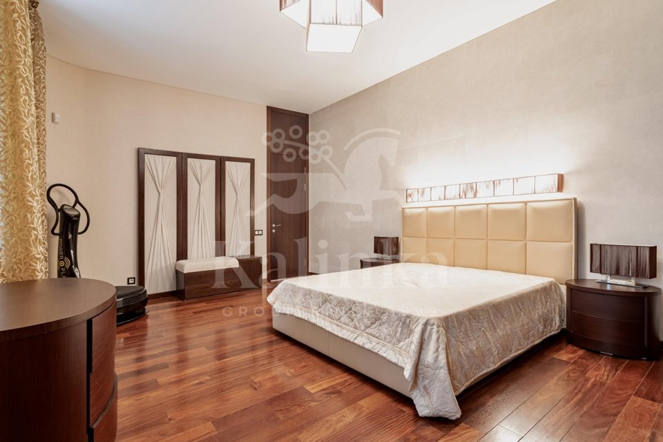 Продается 3-комнатная квартира, площадью 131.40 кв.м. Москва, Никитский бульвар, дом 12