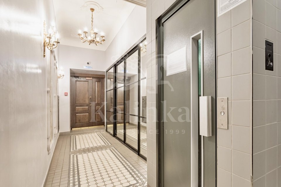 Продается 3-комнатная квартира, площадью 131.40 кв.м. Москва, Никитский бульвар, дом 12