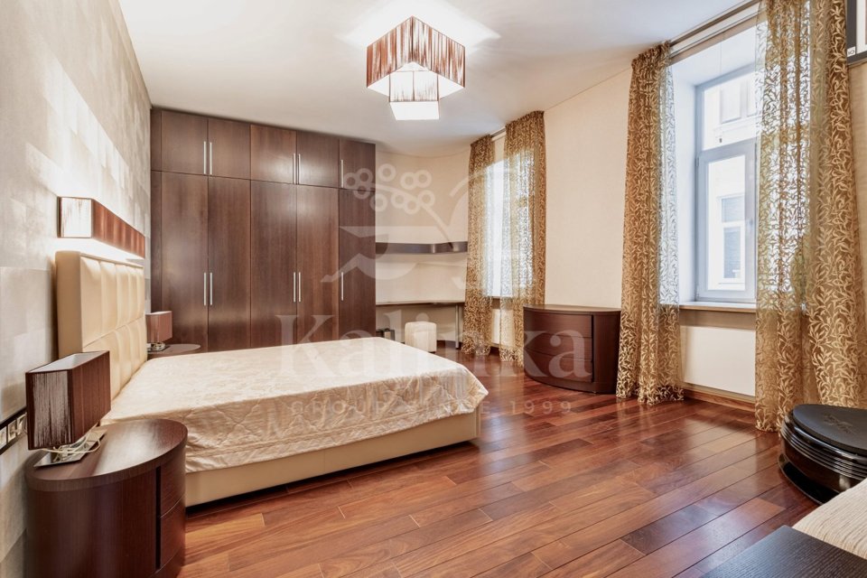 Продается 3-комнатная квартира, площадью 131.40 кв.м. Москва, Никитский бульвар, дом 12