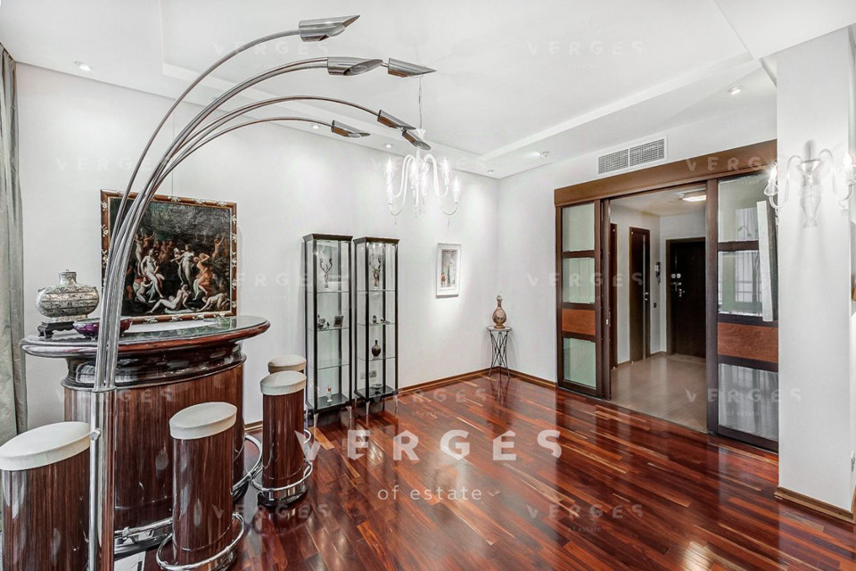 Продается 3-комнатная квартира, площадью 169.00 кв.м. Москва, переулок Зачатьевский 1-й