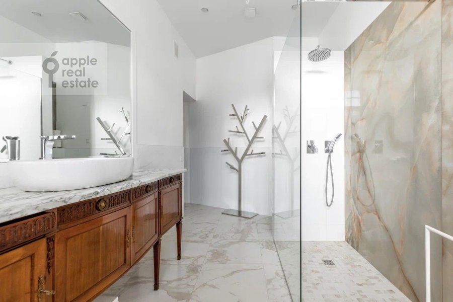 Продается 4-комнатная квартира, площадью 165.00 кв.м. Москва, Никитский бульвар, дом 5