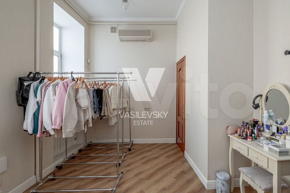 Продается 4-комнатная квартира, площадью 200.00 кв.м. Москва, улица Бауманская, дом 26