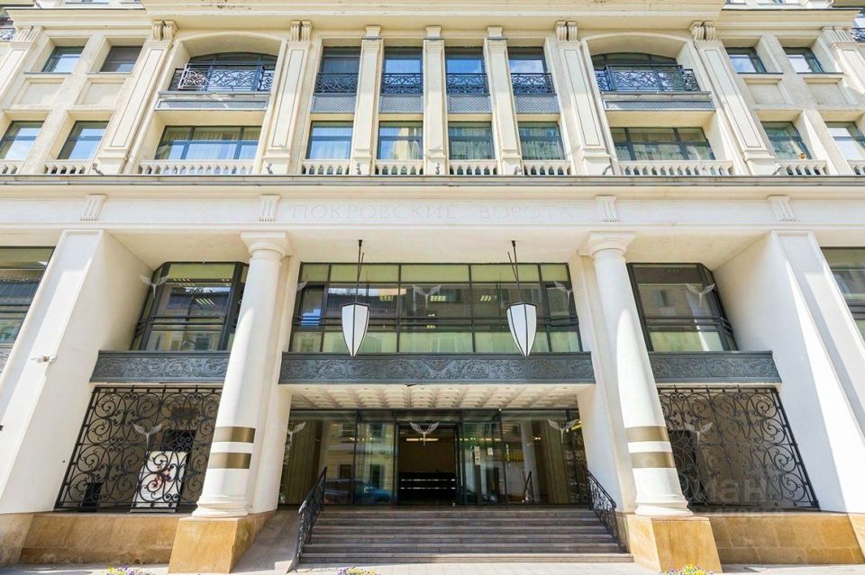 Продается 4-комнатная квартира, площадью 155.60 кв.м. Москва, переулок Казарменный, дом 3