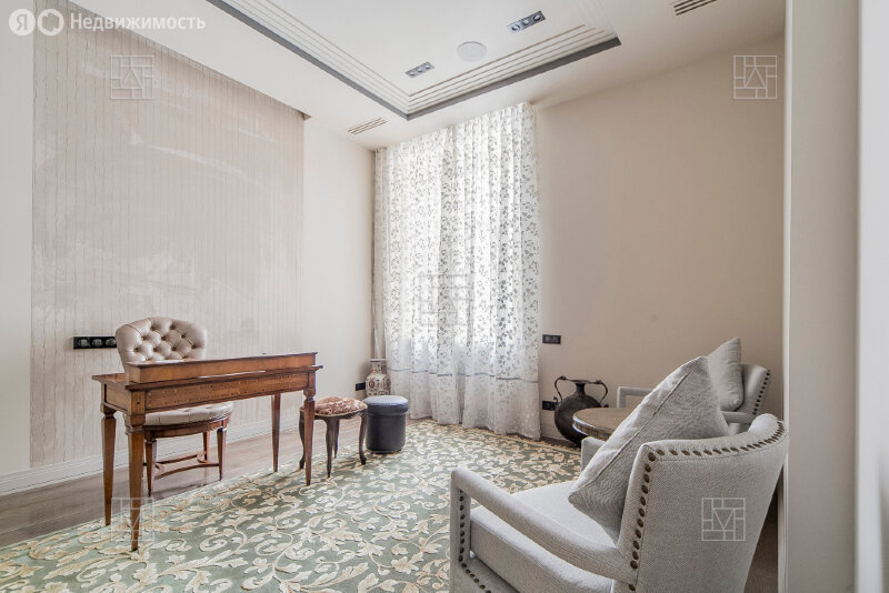 Продается 4-комнатная квартира, площадью 250.00 кв.м. Москва, улица Пречистенка, дом 27