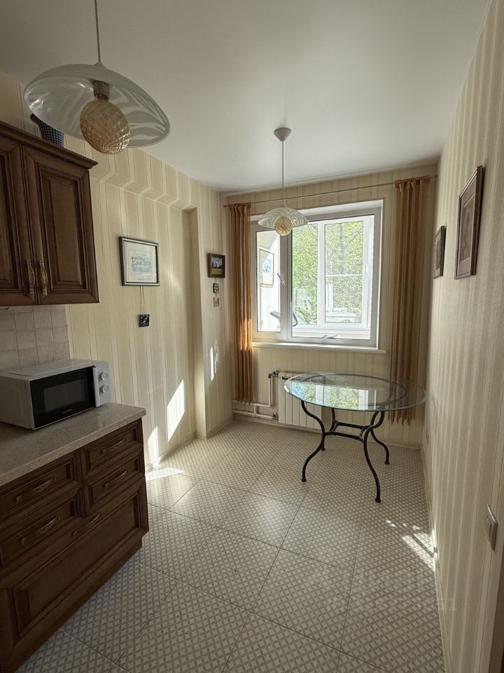 Продается 1-комнатная квартира, площадью 34.10 кв.м. Москва, набережная Котельническая, дом 33к1