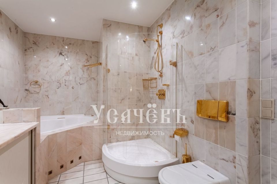 Продается 4-комнатная квартира, площадью 170.00 кв.м. Москва, улица Большая Ордынка, дом 67