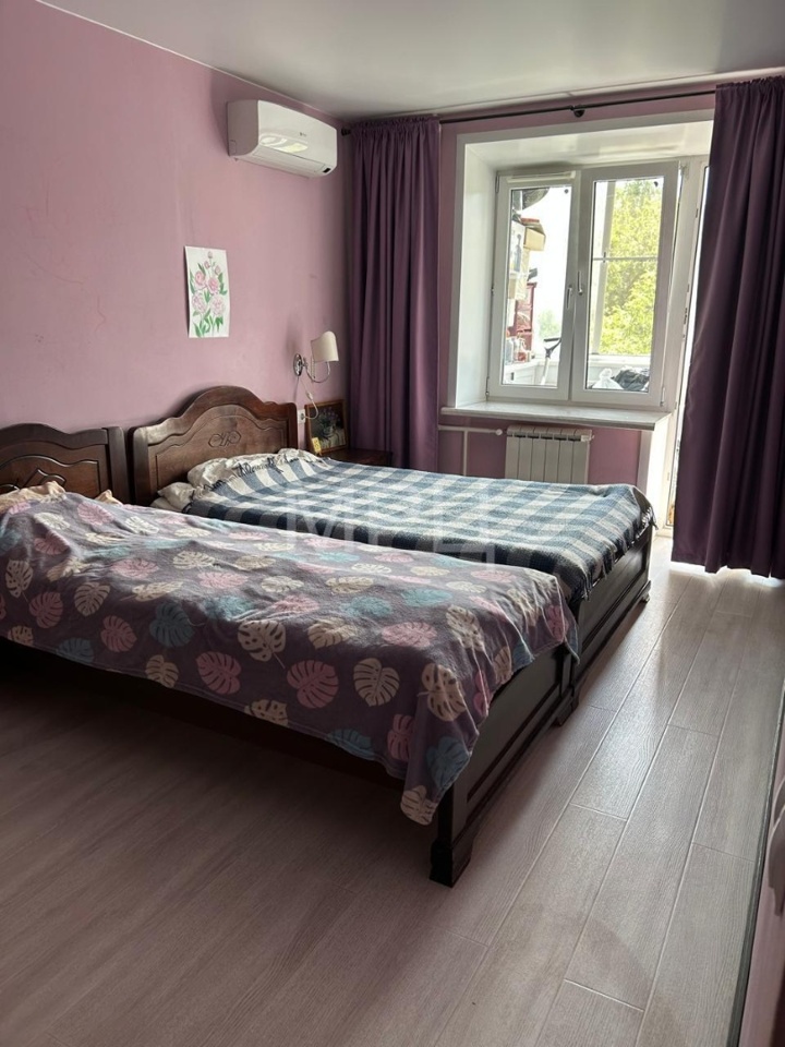 Продается 3-комнатная квартира, площадью 65.00 кв.м. Москва, Загородное шоссе, дом 9к1